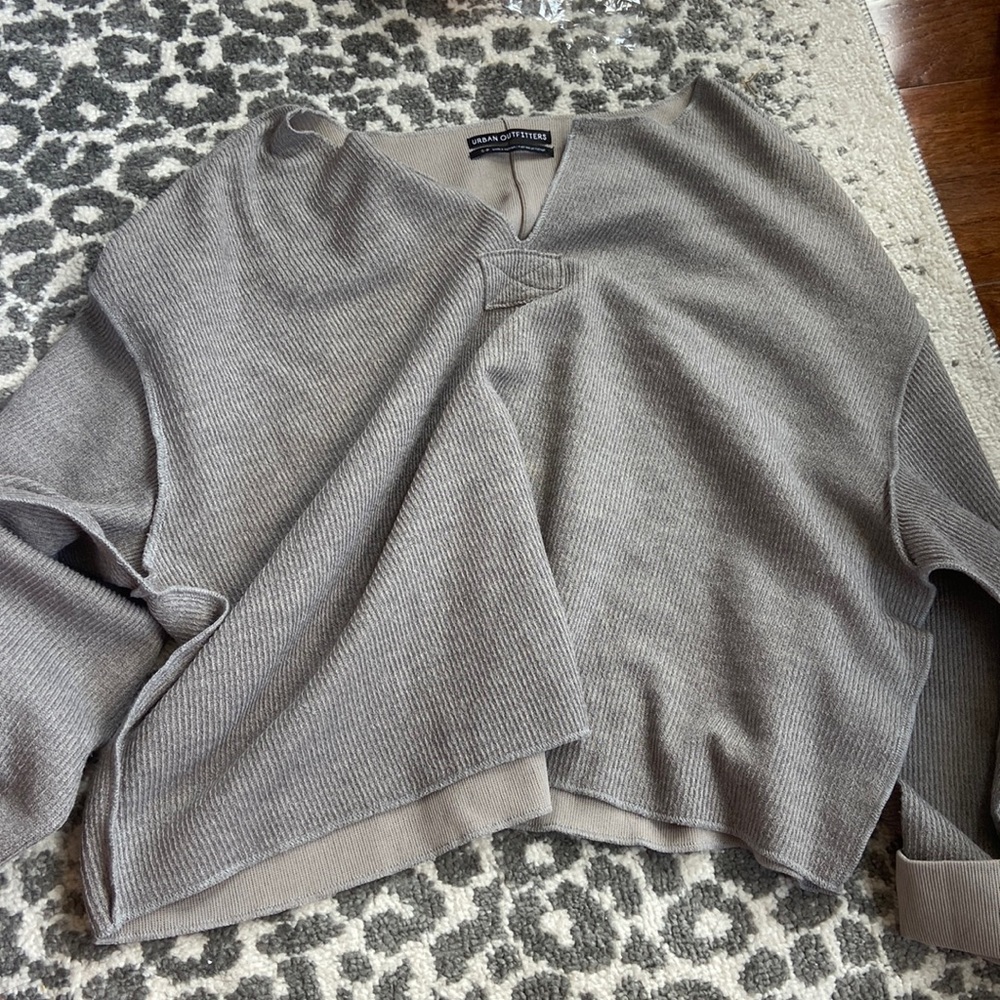 Urban Outfitters gray sweatshirt